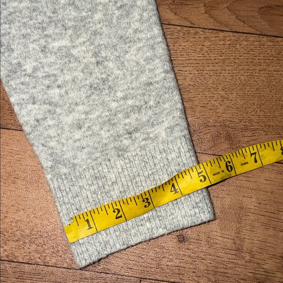 Natural Life Size Medium Ash Flower Boxy Intarsia Sweater Everyone’s Favorite - Picture 11 of 13